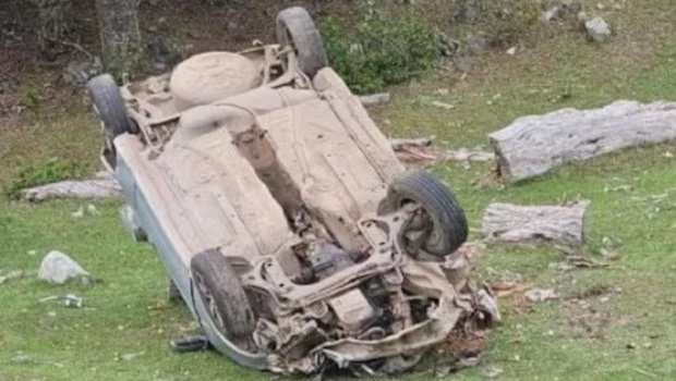 Una joven de 26 años murió al volcar con su auto en la ruta de los Siete Lagos