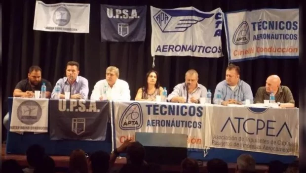 Este lunes vuelven a reunirse los gremios aeronáuticos