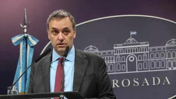 Adorni anticipó la desregulación del Correo Argentino