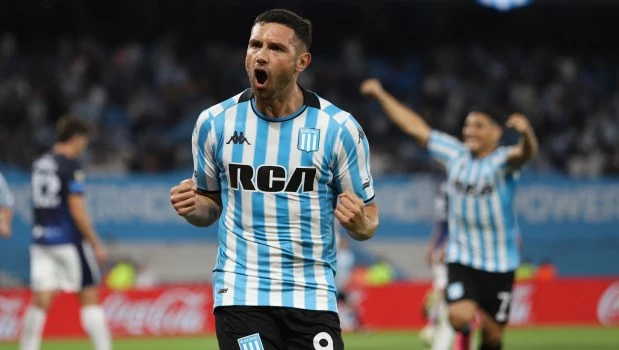 Racing venció a Independiente Rivadavia y sigue firme en su senda ganadora