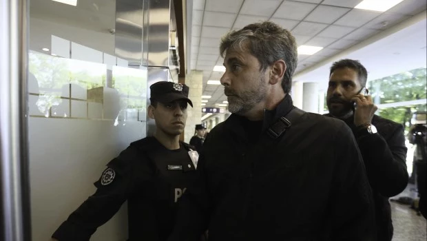 Las autoridades de Aerolíneas reiniciaron las negociaciones con los gremios