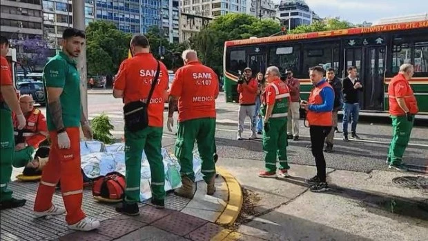 Chocaron dos colectivos en la Avenida 9 de Julio: hay más de 25 heridos