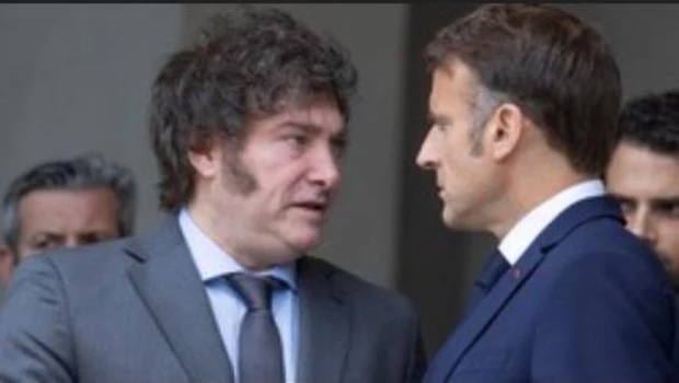 La presidencia francesa explicó que la visita a Buenos Aires para entrevistarse con el jefe de Estado argentino, Javier Milei, tiene como meta "proseguir con el diálogo exigente sobre los grandes desafíos mundiales, sobre todo sobre el clima, en vísperas de la cumbre del G20".
