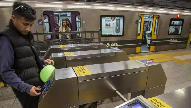 Denuncian una infestación de sarna en la línea B de subtes