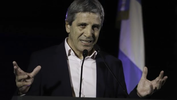 Caputo proyecta "salir del cepo en algún momento el año"