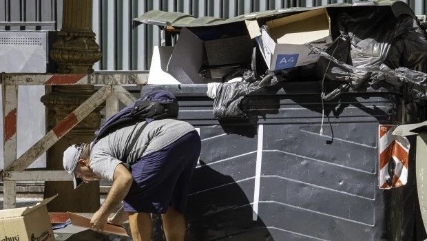 Aseguran que la pobreza se redujo al 49% entre mayo y octubre