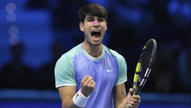 Alcaraz superó a Rublev y sigue vivo en el Finals ATP