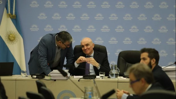 Se postergó hasta el martes la firma del Presupuesto 2025 para permitir las negociaciones con los gobernadores