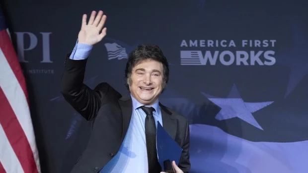 Milei mantuvo un intercambio con el designado asesor en Seguridad Nacional de Trump