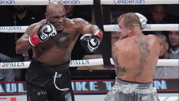 Mike Tyson volvió al boxeo después de 19 años y cayó por puntos ante Jake Paul 