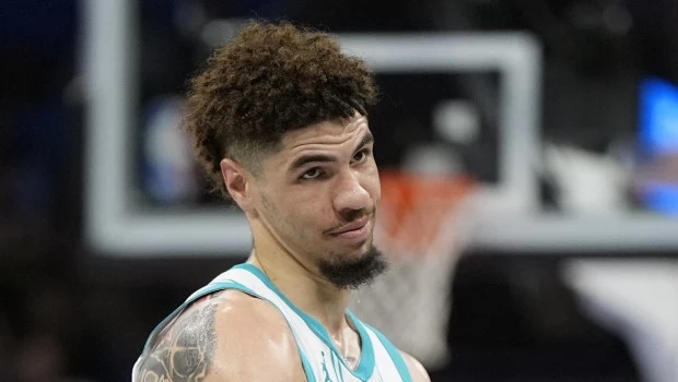 La NBA multó a LaMelo Ball con 100.000 dólares por comentarios homofóbicos