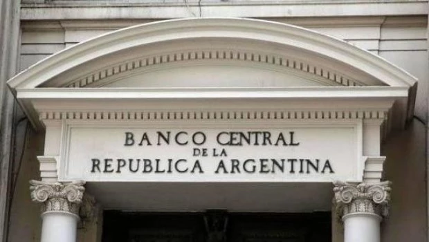 El central arrancó la semana con una fuerte compra de divisas