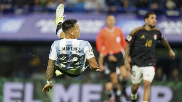 Con este golazo de tijera, Lautaro Martínez alcanzó le dio los tres puntos a la Selección.