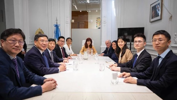 Cristina Kirchner recibió en el Instituto Patria a funcionarios de China