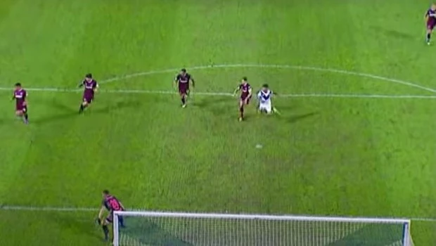 Dieron a conocer los audios del VAR por el penal reclamado por Vélez ante Lanús