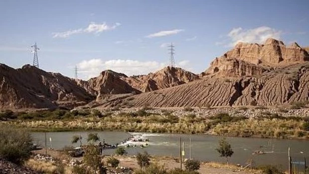 Denuncian en San Juan que proyectos mineros contaminarían el único río limpio que queda