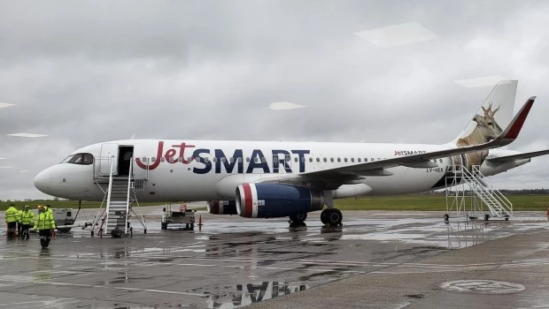 El Gobierno autorizó a tres empresas extranjeras para que operen servicios aéreos en el país