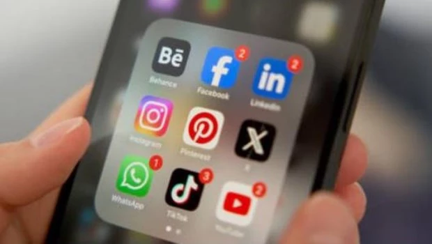 Fallo inédito: no cumplió con la cuota alimentaria y le bloquearon las redes sociales