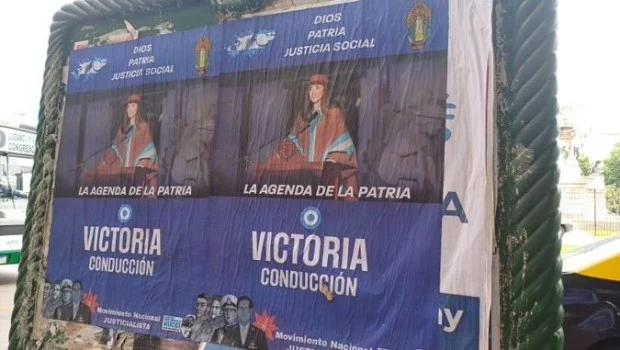 El Congreso amaneció empapelado con afiches de Villarruel: "Victoria conducción"