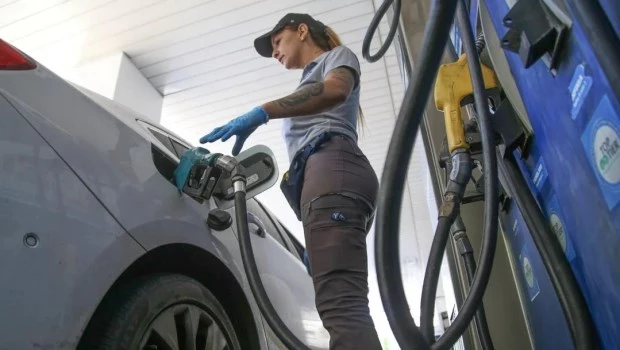 El Gobierno definió cuánto subirán las tarifas de luz y gas y los combustibles en diciembre