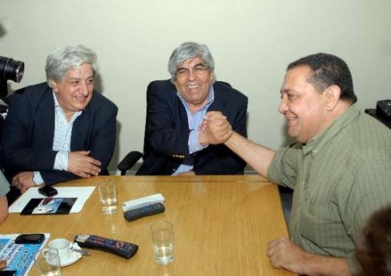 El gobierno atrapado en medio de una pelea entre sindicalistas