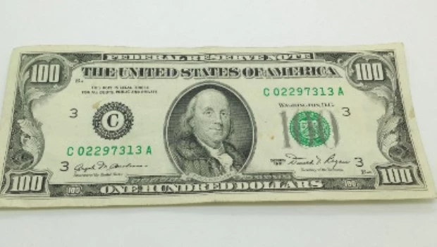 Sacan de circulación billetes de 100 dólares emitidos antes del año 1969