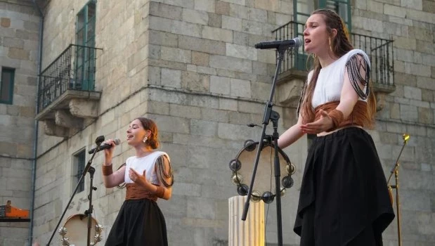 Distinguen a jóvenes artistas por su defensa de la cultura gallega