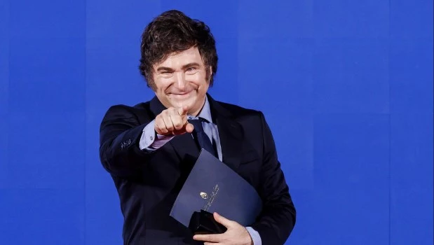 Milei vuelve al país en plena tensión con Villarruel por la expulsión de Kueider en el Senado