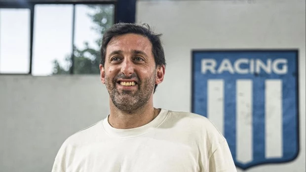 Diego Milito fue electo presidente en Racing con el 60% de los votos