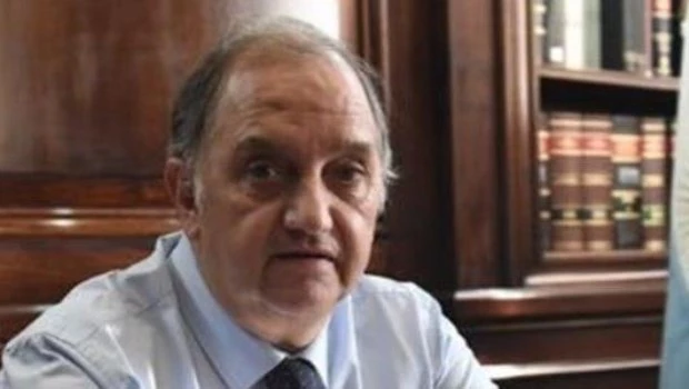 Senador Carlos Linares.