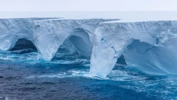 El iceberg más grande y antiguo del mundo, se rompió después de más de tres décadas varado