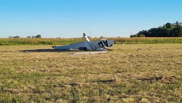 En cuestión de segundos, comenzó a caer en picada a pocos metros de la cabecera 22 de la pista.