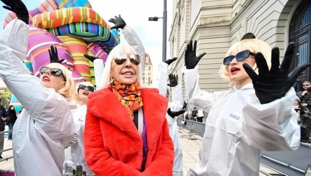 Chocó la artista plástica Marta Minujín