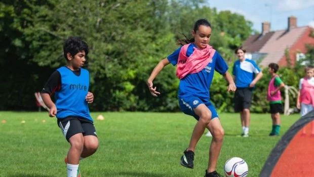 Pautas para que los niños tengan vidas más activas y se alimenten mejor