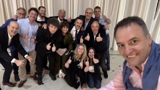 Milei cierra el año con asado y selfie en Olivos