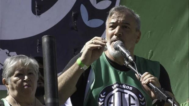 Duro mensaje del titular de ATE: "2025 tiene que ser el año en que le robemos la motosierra y le cortemos la cabeza a ellos"