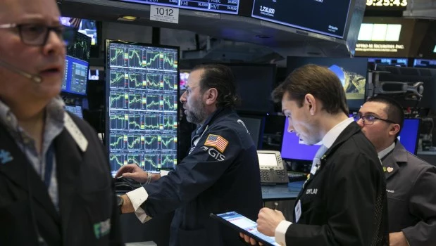 Las acciones argentinas retroceden hasta el 4% en la última rueda del año