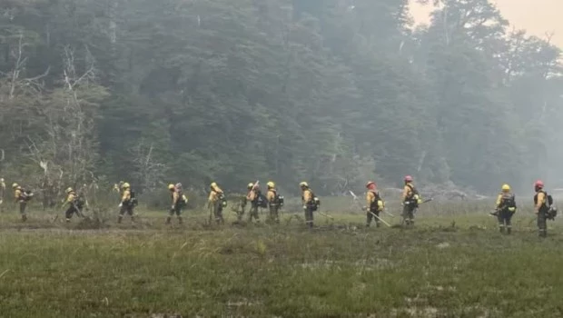 No logran controlar el fuego en el Parque Nacional Nahuel Huapi 