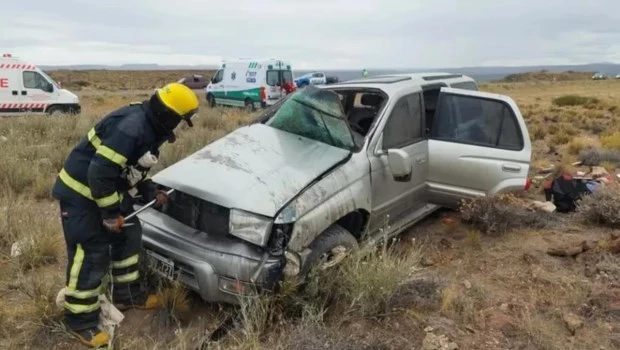 Neuquén: volvían de las vacaciones, volcaron en la ruta y murió una acompañante 