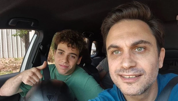 Ramiro Marra ayudó al conductor de una moto a recuperar el vehículo y una integrante de Madres del Dolor salió al cruce