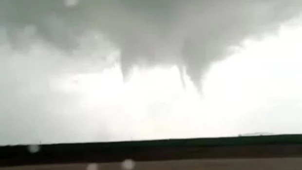 Un tornado se formó en Mar de Chiquita y preocupó a turistas y habitantes del lugar