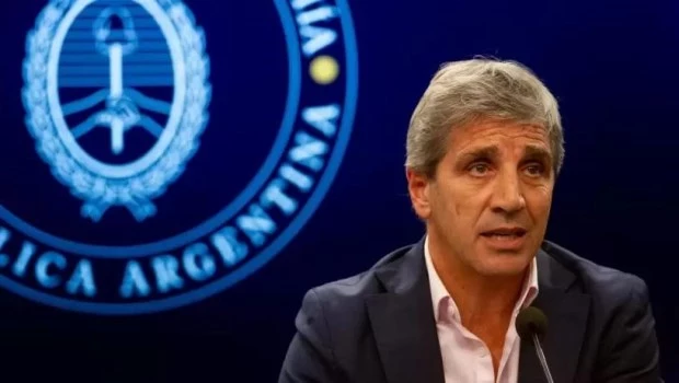 Caputo ya tiene los dólares para pagar los vencimientos de deuda de este año