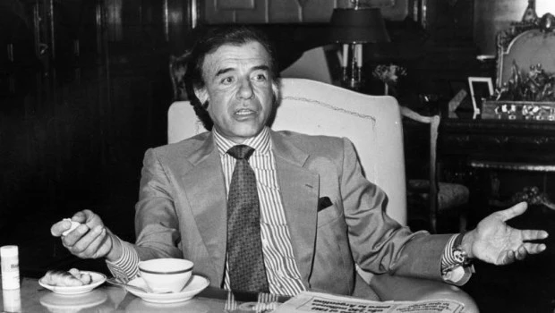 Carlos Menem implementó la liberalización del mercado económico y la “Convertibilidad”, entre otras duras medidas.