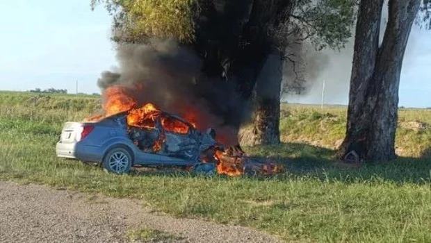 Córdoba: degolló a su pareja y luego se suicidó chocando contra un árbol