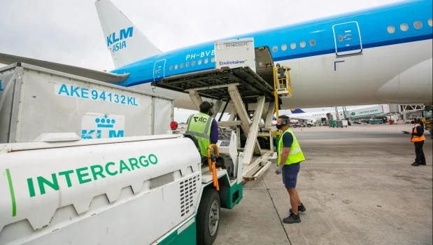 El Gobierno autorizó a la primera empresa que competirá con Intercargo por el servicio de rampa en aeropuertos