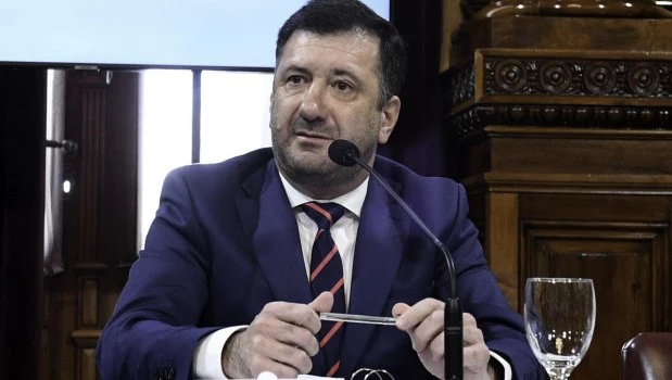 La Constitución exige ficha limpia