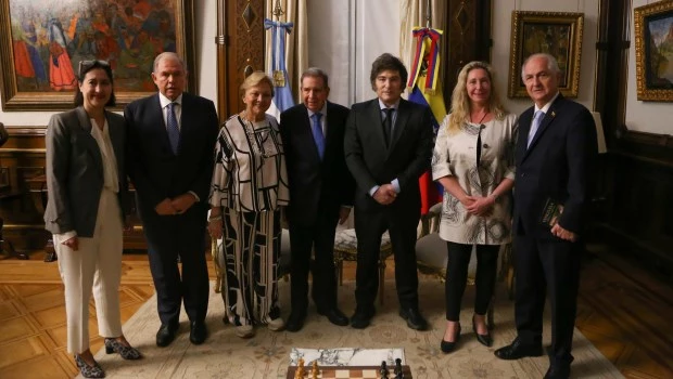 Milei y Urrutia, ovacionados por una multitud en Plaza de Mayo