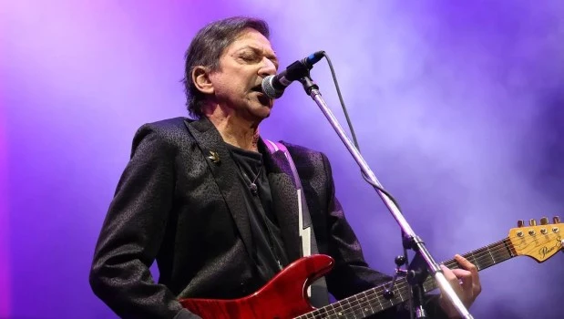 La Justicia investiga si el guitarrista de Virus tuvo responsabilidad en la muerte de su pareja.