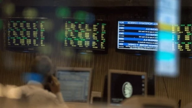 El riesgo país rompió la barrera de los 600 puntos y se ubicó en el menor valor desde agosto de 2018