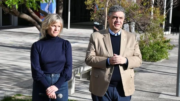 La ministra de Educación porteña, Mercedes Miguel, junto al jefe de Gobierno, Jorge Macri.
